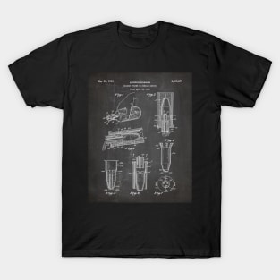 Whisky Pourer Patent - Whisky Art - Black Chalkboard T-Shirt